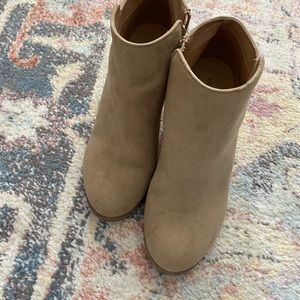Used old navy suede booties size 7